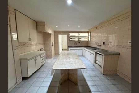 Apartamento à venda com 220m², 4 quartos e 2 vagas