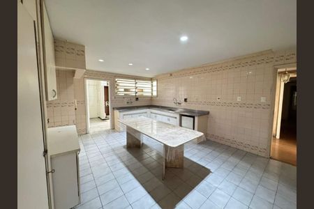 Apartamento à venda com 220m², 4 quartos e 2 vagas