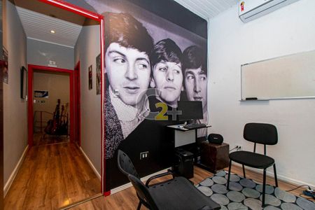 Casa à venda com 230m², 3 quartos e 4 vagas