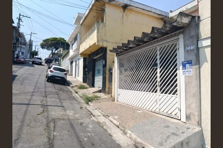 Casa à venda com 130m², 3 quartos e 2 vagas Casa à venda com 130m², 3 quartos e 2 vagasFachada