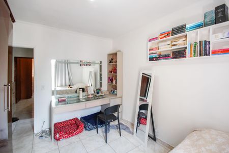 Casa à venda com 130m², 3 quartos e 2 vagas Casa à venda com 130m², 3 quartos e 2 vagasQuarto 2