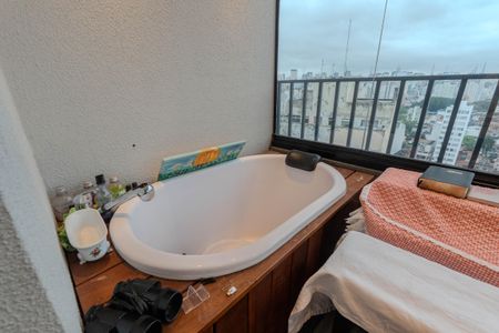 Studio à venda com 33m², 1 quarto e 1 vaga Studio à venda com 33m², 1 quarto e 1 vagaSacada