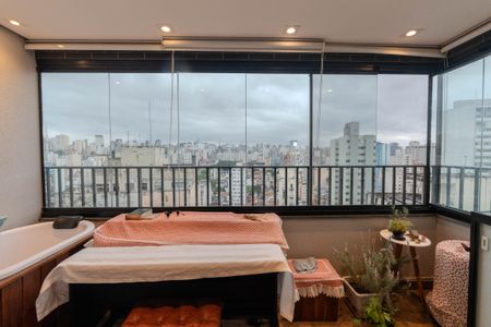 Studio à venda com 33m², 1 quarto e 1 vaga Studio à venda com 33m², 1 quarto e 1 vagaSacada