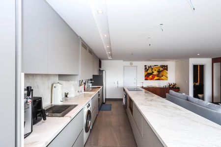 Apartamento à venda com 94m², 2 quartos e 2 vagas Apartamento à venda com 94m², 2 quartos e 2 vagasCozinha