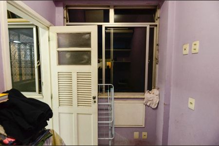 Apartamento à venda com 226m², 5 quartos e 2 vagas Apartamento à venda com 226m², 5 quartos e 2 vagasQuarto de Serviço