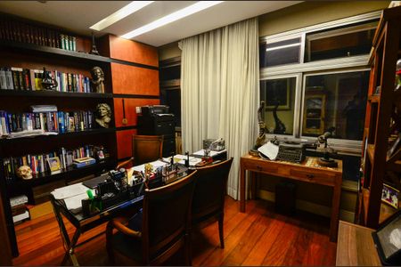 Apartamento à venda com 226m², 5 quartos e 2 vagas Apartamento à venda com 226m², 5 quartos e 2 vagasQuarto 1