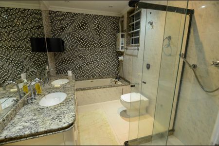 Apartamento à venda com 226m², 5 quartos e 2 vagas Apartamento à venda com 226m², 5 quartos e 2 vagasBanheiro Social