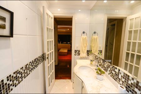 Apartamento à venda com 226m², 5 quartos e 2 vagas Apartamento à venda com 226m², 5 quartos e 2 vagasLavabo