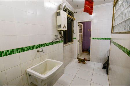 Apartamento à venda com 226m², 5 quartos e 2 vagas Apartamento à venda com 226m², 5 quartos e 2 vagasÁrea de Serviço