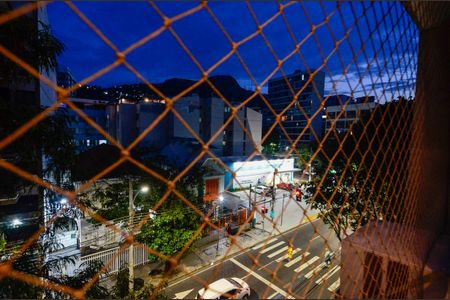 Apartamento à venda com 226m², 5 quartos e 2 vagas Apartamento à venda com 226m², 5 quartos e 2 vagasSala