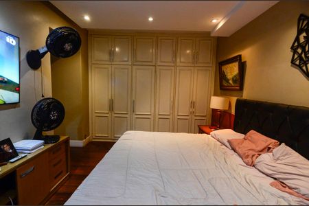 Apartamento à venda com 226m², 5 quartos e 2 vagas Apartamento à venda com 226m², 5 quartos e 2 vagasSuíte