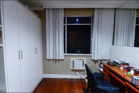 Apartamento à venda com 226m², 5 quartos e 2 vagas Apartamento à venda com 226m², 5 quartos e 2 vagasQuarto 2