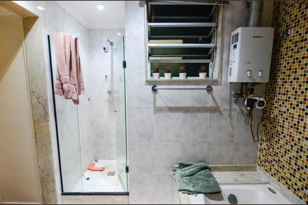 Apartamento à venda com 226m², 5 quartos e 2 vagas Apartamento à venda com 226m², 5 quartos e 2 vagasBanheiro da Suíte