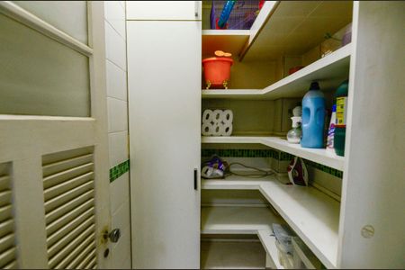 Apartamento à venda com 226m², 5 quartos e 2 vagas Apartamento à venda com 226m², 5 quartos e 2 vagasÁrea de Serviço