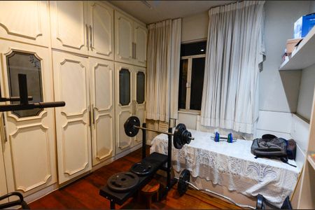 Apartamento à venda com 226m², 5 quartos e 2 vagas Apartamento à venda com 226m², 5 quartos e 2 vagasQuarto 3