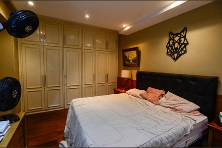 Apartamento à venda com 226m², 5 quartos e 2 vagas Apartamento à venda com 226m², 5 quartos e 2 vagasSuíte