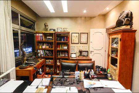 Apartamento à venda com 226m², 5 quartos e 2 vagas Apartamento à venda com 226m², 5 quartos e 2 vagasQuarto 1