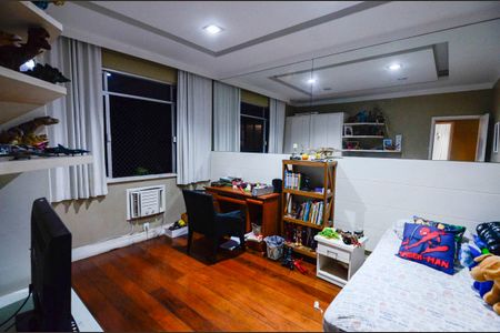 Apartamento à venda com 226m², 5 quartos e 2 vagas Apartamento à venda com 226m², 5 quartos e 2 vagasQuarto 2