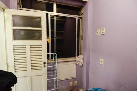 Apartamento à venda com 226m², 5 quartos e 2 vagas Apartamento à venda com 226m², 5 quartos e 2 vagasQuarto de Serviço