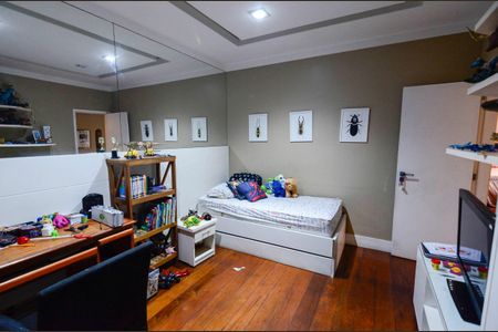 Apartamento à venda com 226m², 5 quartos e 2 vagas Apartamento à venda com 226m², 5 quartos e 2 vagasQuarto 2