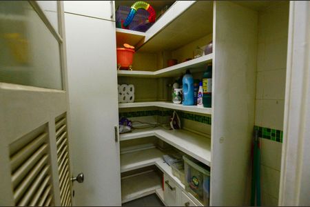 Apartamento à venda com 226m², 5 quartos e 2 vagas Apartamento à venda com 226m², 5 quartos e 2 vagasÁrea de Serviço