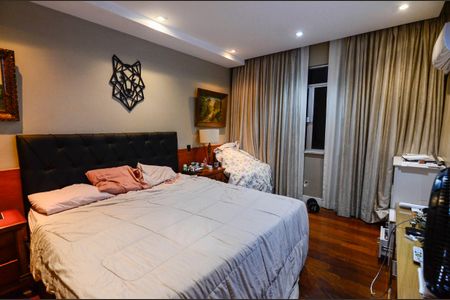 Apartamento à venda com 226m², 5 quartos e 2 vagas Apartamento à venda com 226m², 5 quartos e 2 vagasSuíte