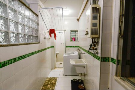 Apartamento à venda com 226m², 5 quartos e 2 vagas Apartamento à venda com 226m², 5 quartos e 2 vagasÁrea de Serviço