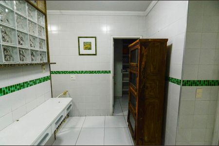 Apartamento à venda com 226m², 5 quartos e 2 vagas Apartamento à venda com 226m², 5 quartos e 2 vagasÁrea de Serviço