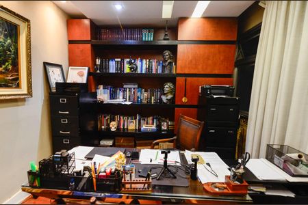 Apartamento à venda com 226m², 5 quartos e 2 vagas Apartamento à venda com 226m², 5 quartos e 2 vagasQuarto 1