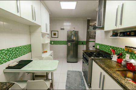 Apartamento à venda com 226m², 5 quartos e 2 vagas Apartamento à venda com 226m², 5 quartos e 2 vagasCozinha