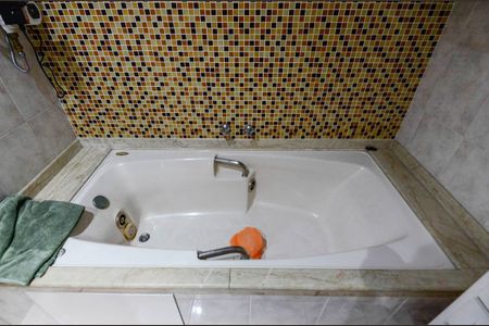 Apartamento à venda com 226m², 5 quartos e 2 vagas Apartamento à venda com 226m², 5 quartos e 2 vagasBanheiro da Suíte