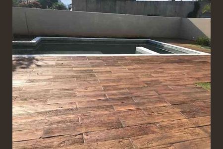 Casa de condomínio à venda com 750m², 4 quartos e 7 vagas