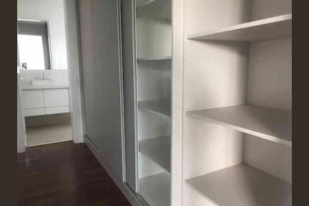 Casa de condomínio à venda com 750m², 4 quartos e 7 vagas