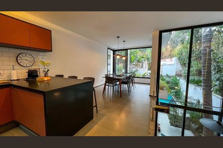 Casa à venda com 262m², 4 quartos e 2 vagas