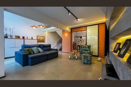 Casa à venda com 4 quartos, 262m² em Chácara Monte Alegre, São Paulo