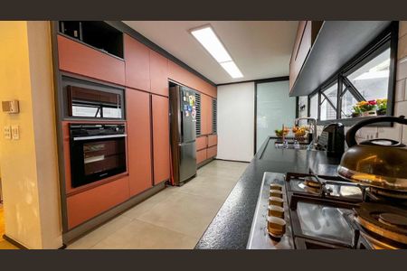 Casa à venda com 262m², 4 quartos e 2 vagas