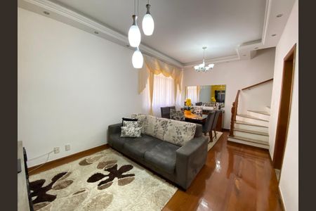 Casa à venda com 203m², 3 quartos e 2 vagasSala