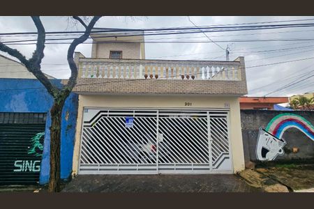Casa à venda com 183m², 3 quartos e 4 vagas Casa à venda com 183m², 3 quartos e 4 vagasFachada