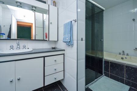 Casa à venda com 172m², 3 quartos e 2 vagas Casa à venda com 172m², 3 quartos e 2 vagasBanheiro da Suíte