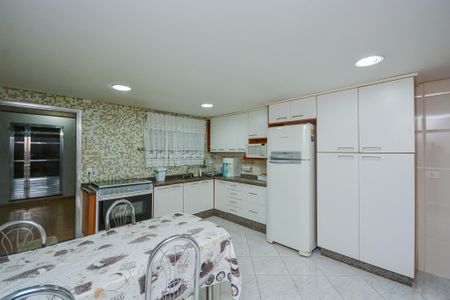 Casa à venda com 172m², 3 quartos e 2 vagas Casa à venda com 172m², 3 quartos e 2 vagasCozinha