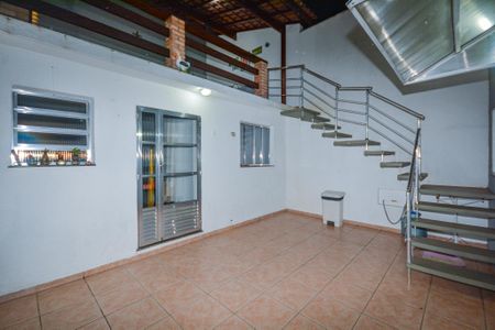 Casa à venda com 172m², 3 quartos e 2 vagas Casa à venda com 172m², 3 quartos e 2 vagasQuintal
