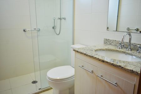 Apartamento à venda com 135m², 3 quartos e 4 vagas Apartamento à venda com 135m², 3 quartos e 4 vagasBanheiro da Suíte 2