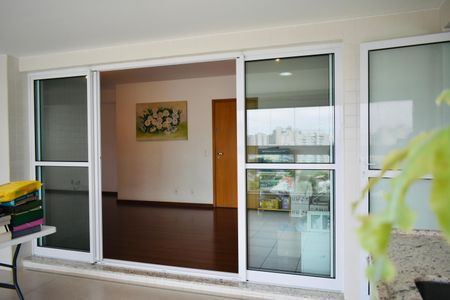 Apartamento à venda com 135m², 3 quartos e 4 vagas Apartamento à venda com 135m², 3 quartos e 4 vagasSacada da Sala