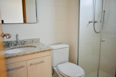 Apartamento à venda com 135m², 3 quartos e 4 vagas Apartamento à venda com 135m², 3 quartos e 4 vagasBanheiro da Suíte 1