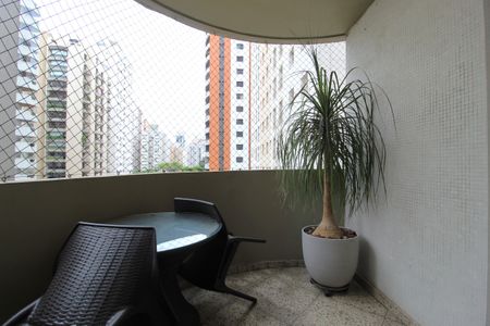Varanda de apartamento à venda com 3 quartos, 117m² em Moema, São Paulo
