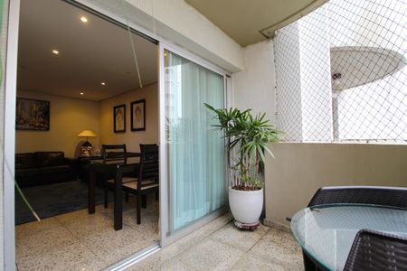 Varanda de apartamento à venda com 3 quartos, 117m² em Moema, São Paulo
