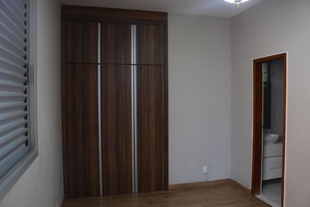 Apartamento para alugar com 168m², 4 quartos e sem vagaSuite