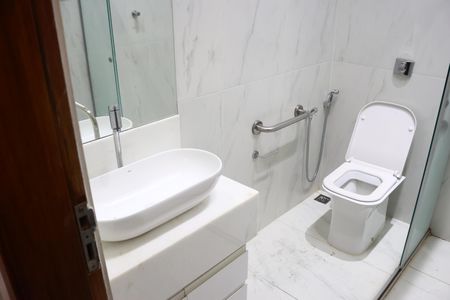 Apartamento para alugar com 168m², 4 quartos e sem vagaBanheiro da Suíte 1