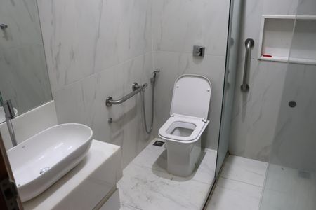 Apartamento para alugar com 168m², 4 quartos e sem vagaBanheiro da Suíte 1