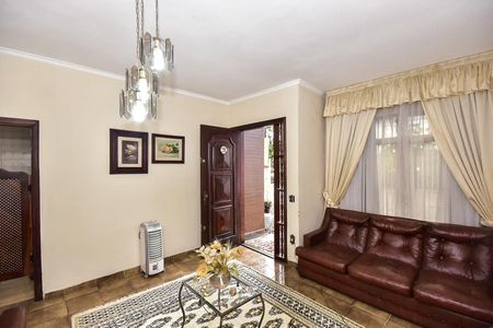 Casa à venda com 176m², 2 quartos e 3 vagasSala